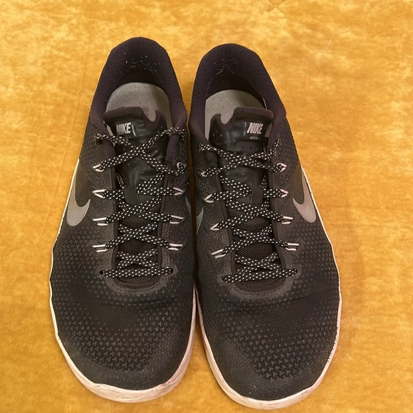 Nike Metcon 4 tennis shoes - Picture 2 of 6
